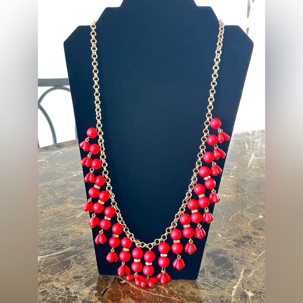 Women’s Fashionable Red Bead Necklace